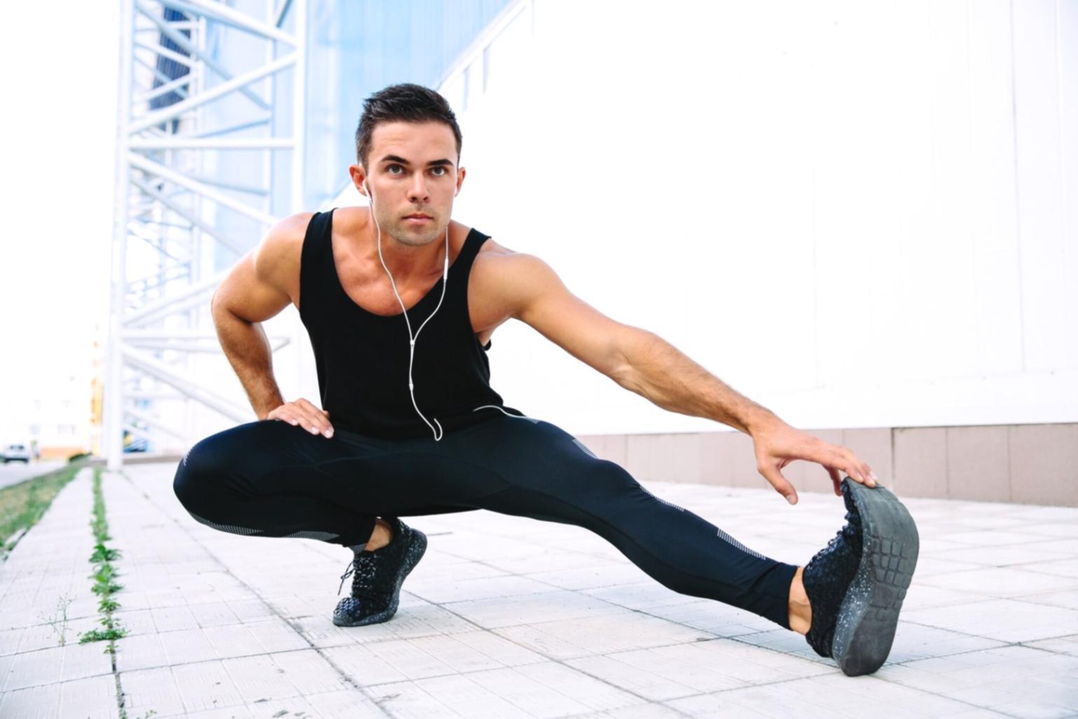 Entrenamiento de fuerza con equipamiento especializado para CrossFit